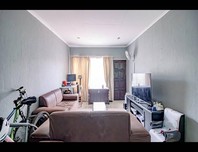2 BEDROOM TOWNHOUSE FOR SALE IN MONTANA PARK